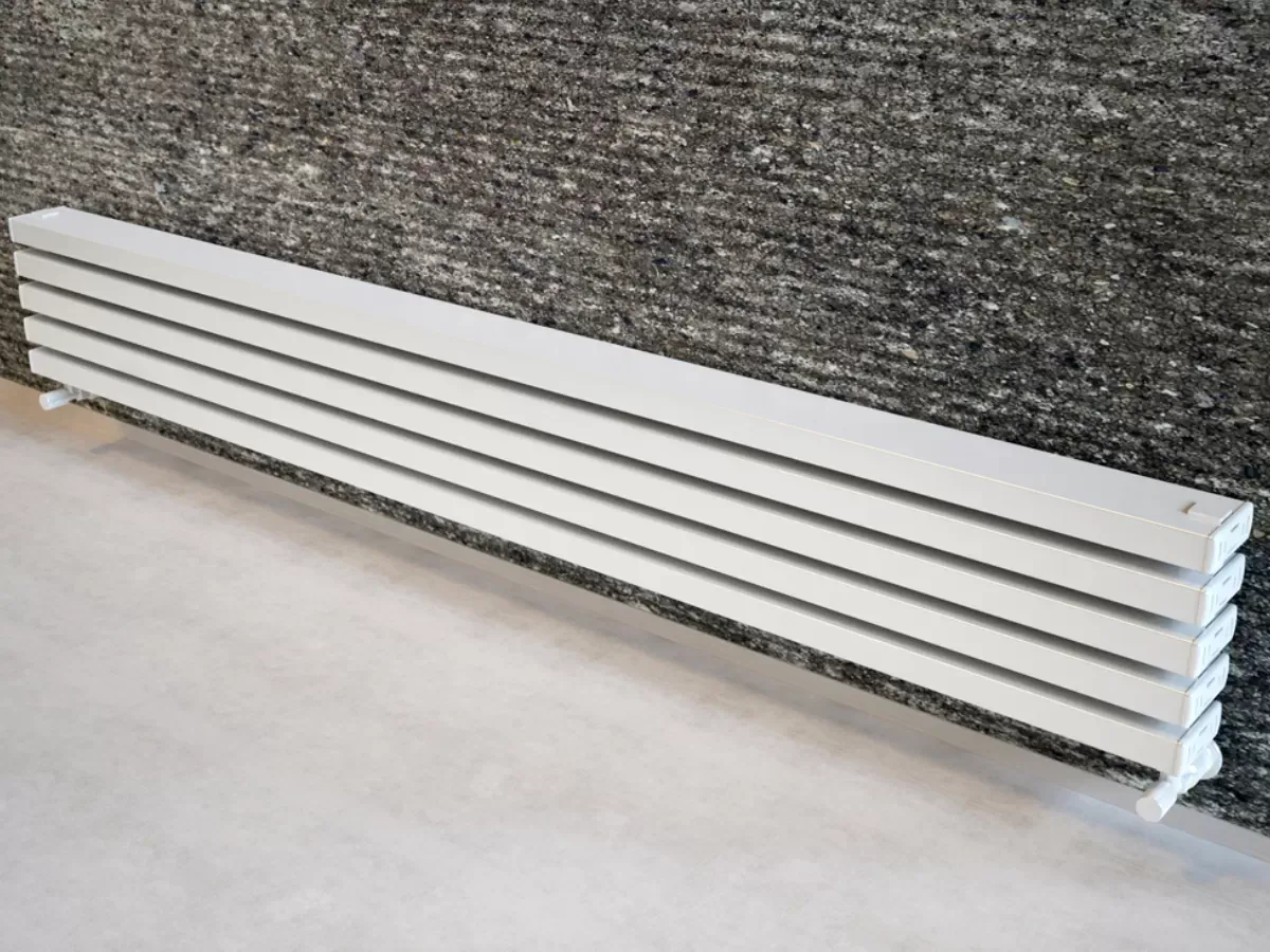 ALUMINUM HORIZONTAL RADIATOR LAPIS PLUS HRZ inaltimea 800 mm. latimea 290 mm. negru mat