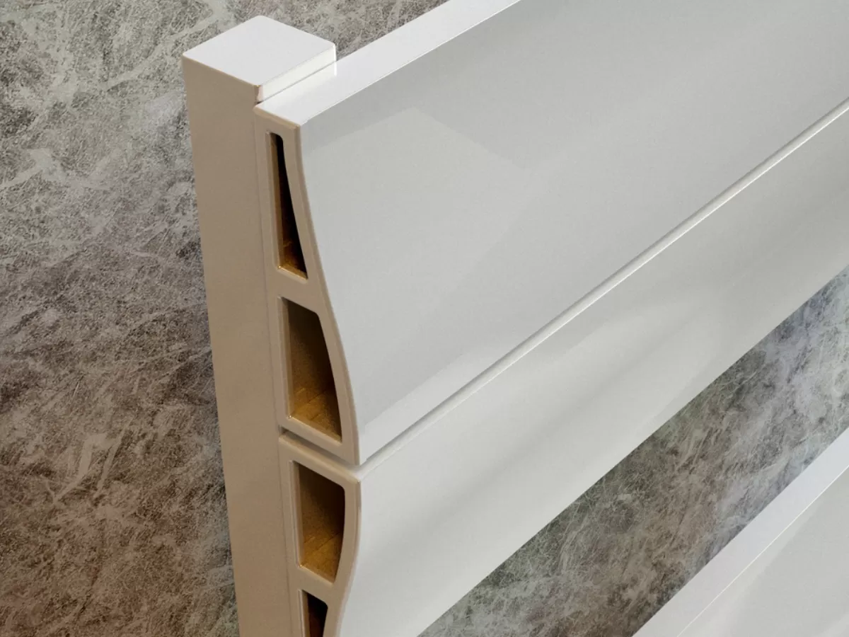 Uscător de prosoape decorativ LOJIMAX, colecția LIA LINE Lățime 500 mm. Înălțime 1750 mm. alb mat