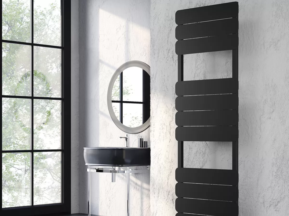 Uscător de prosoape decorativ LOJIMAX, colecția SOLE PLUS Lățime 300 mm. Înălțime 685 mm. negru mat