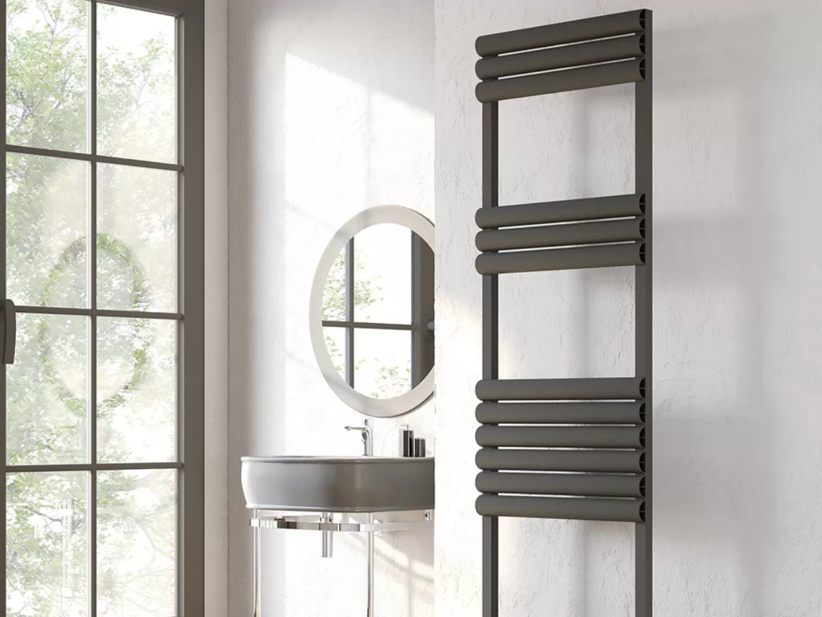 Uscător de prosoape decorativ LOJIMAX, colecția RUBY PLUS Lățime 300 mm. Înălțime 650 mm. negru mat