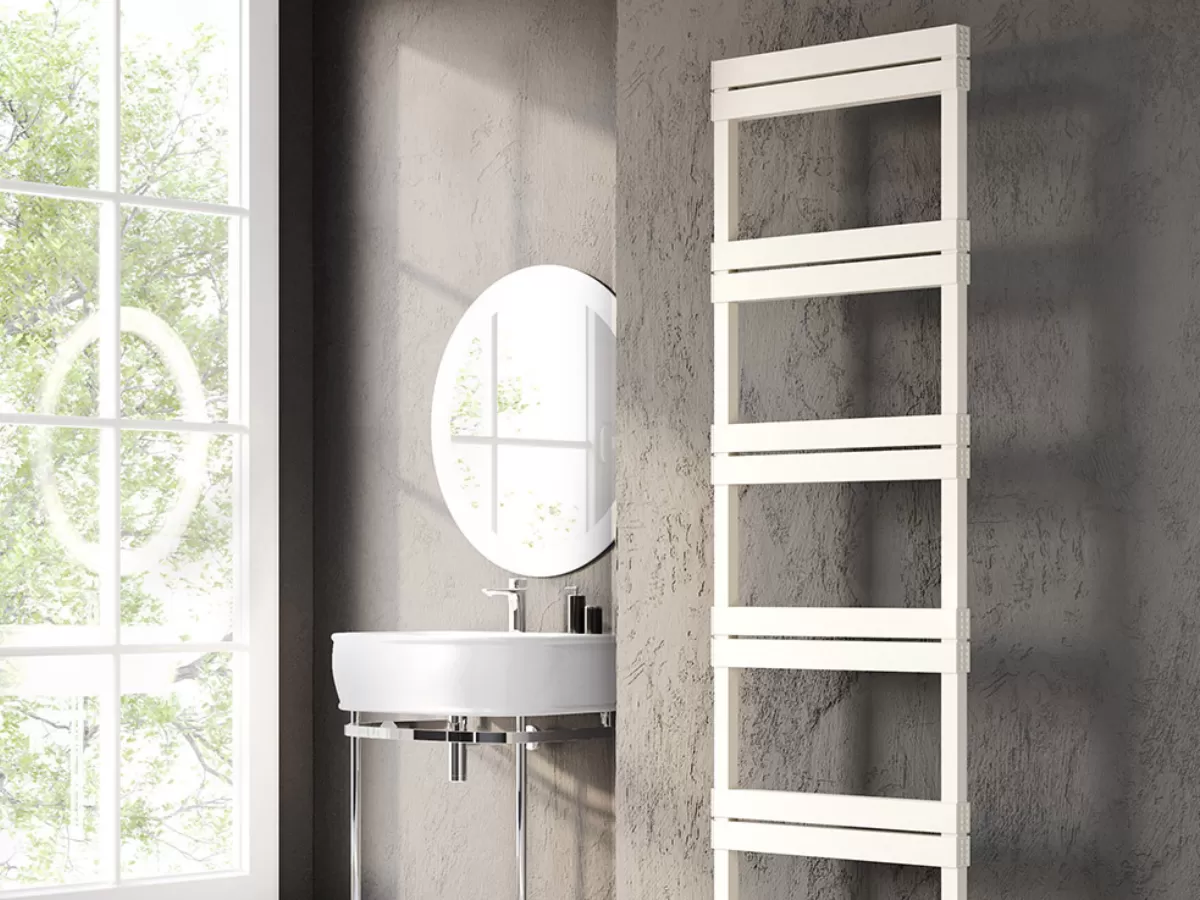Uscător de prosoape decorativ LOJIMAX, colecția ELEGANT LINE Lățime 600 mm. Înălțime 1700 mm. alb mat
