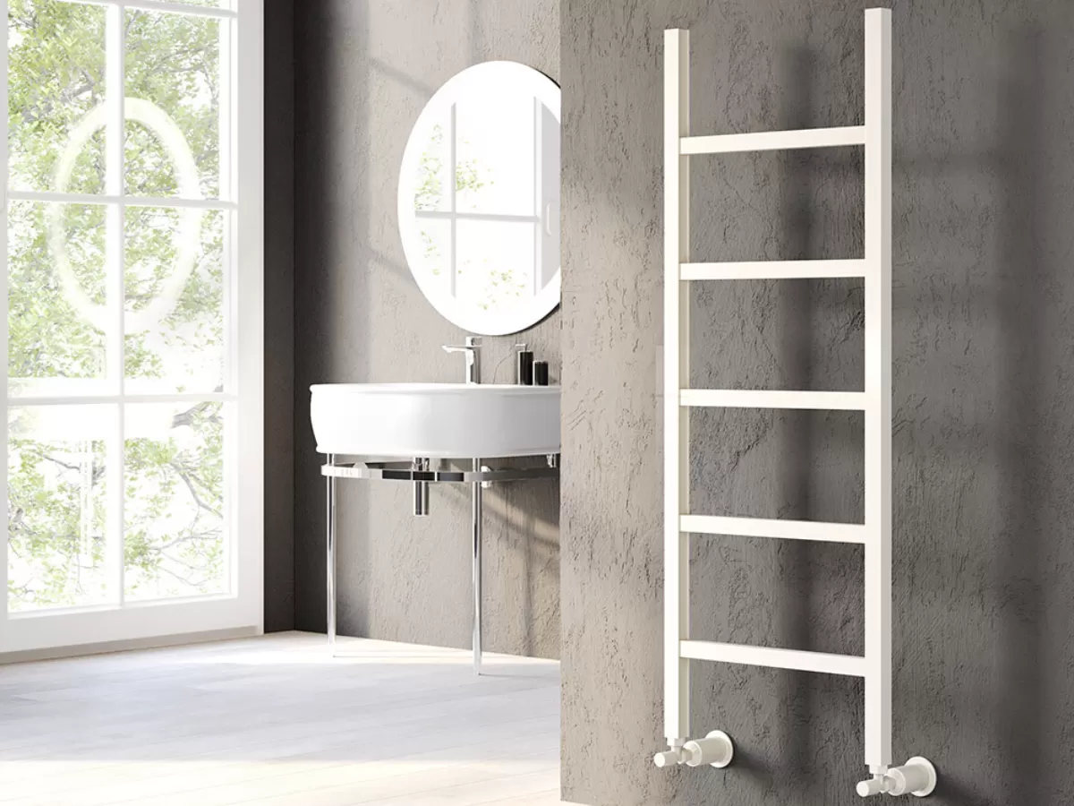 Uscător de prosoape decorativ LOJIMAX, colecția BETA LINE Lățime 400 mm. Înălțime 790 mm. alb mat