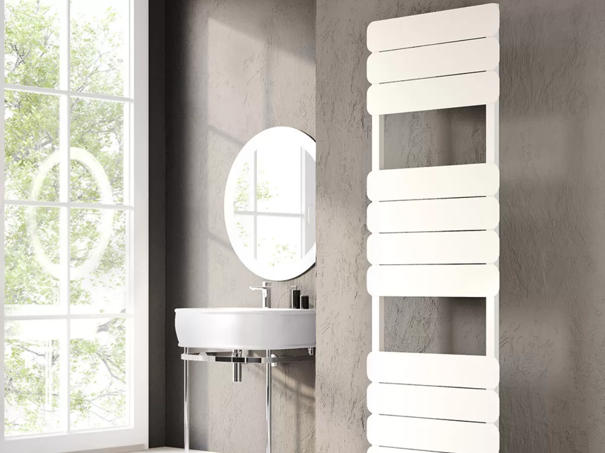 Uscător de prosoape decorativ LOJIMAX, colecția SOLE Lățime 300 mm. Înălțime 755 mm. negru mat