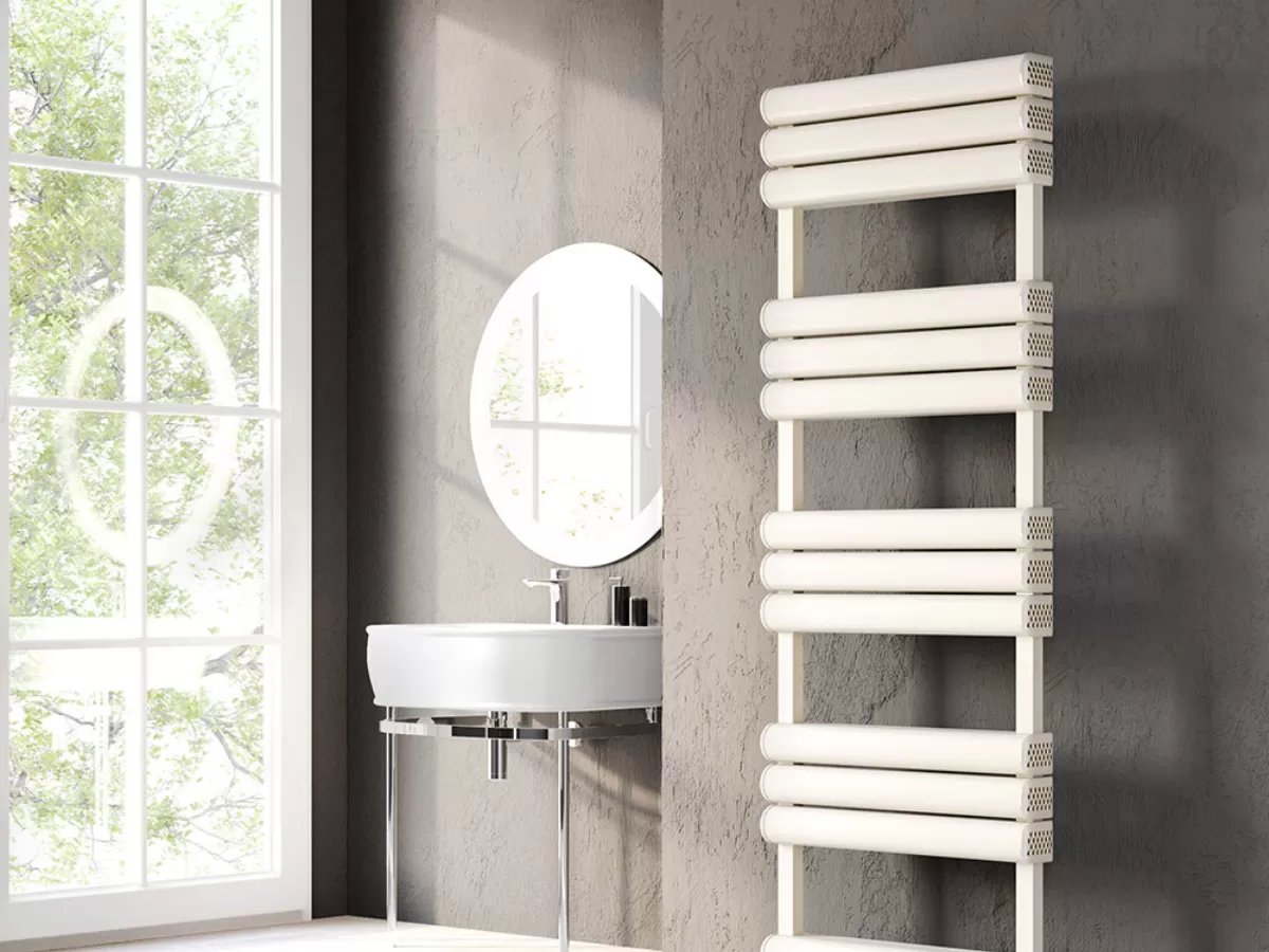 Uscător de prosoape decorativ LOJIMAX, colecția COPPA Lățime 300 mm. Înălțime 1520 mm. negru mat