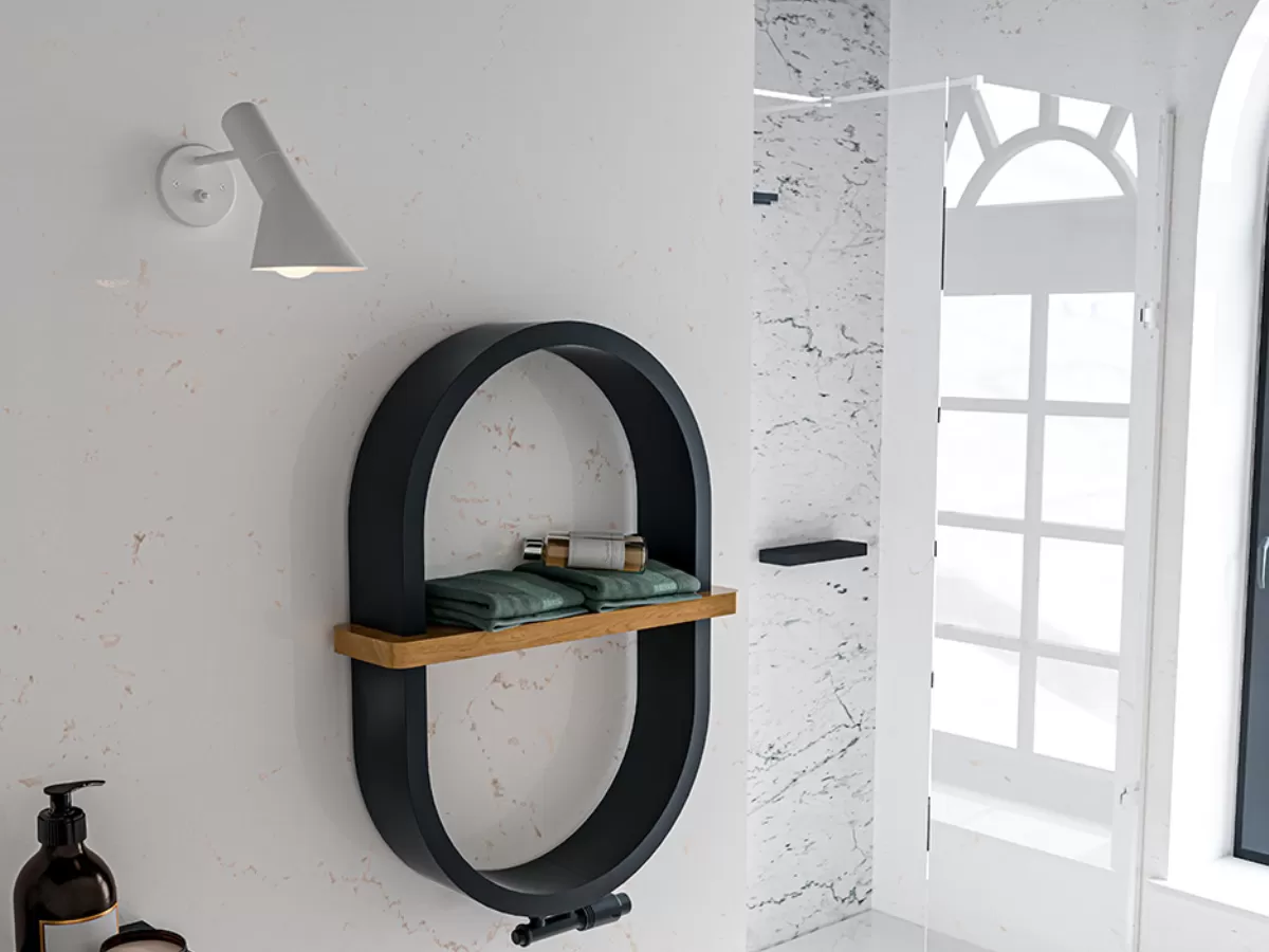 Uscător de prosoape decorativ LOJIMAX, colecția QUINN Lățime 1625 mm. Înălțime 500 mm. negru mat